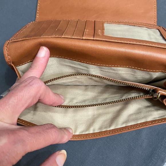 FRYE Melissa Antique Leather Series Card Holder Trifold Long Wallet Zip/Snap - Picture 5 of 17